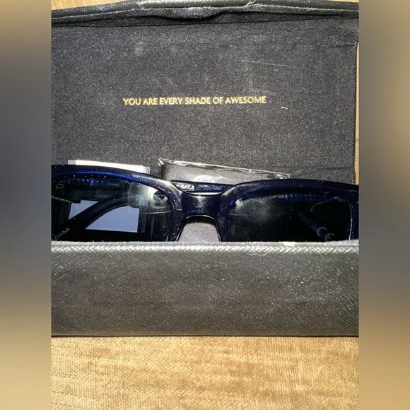 Ladies/unisex sunglasses by Prive Reaux NWT with case and cleaning cloth - Picture 7 of 15